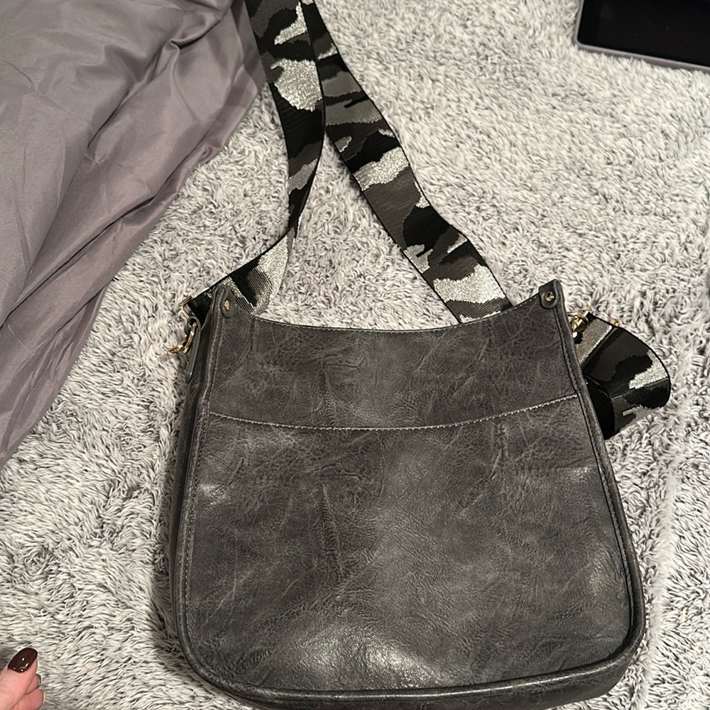 Grey crossbody pocketbook purse silver grey black camo strap